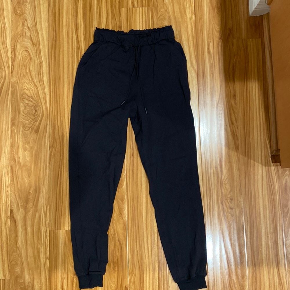 High rise lululemon black jogger sweats